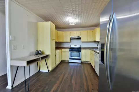 Kitchen - 183 Polk Road 68, Mena, AR 71953 photo 2 of 2