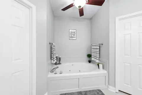 Bath - 43 Gleneagle Dr, Cabot, AR 72023 photo 1 of 4