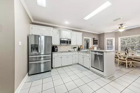 Kitchen - 43 Gleneagle Dr, Cabot, AR 72023 photo 2 of 5