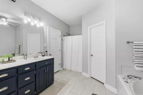 Bath - 43 Gleneagle Dr, Cabot, AR 72023 photo 2 of 4