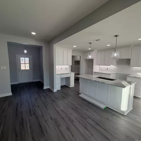1041 Duke Dr, Bauxite, AR 72011 photo 4