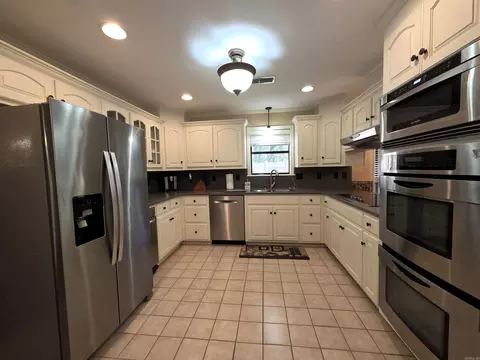 Kitchen - 12 Elmwood Cir, Pine Bluff, AR 71603 photo 2 of 5