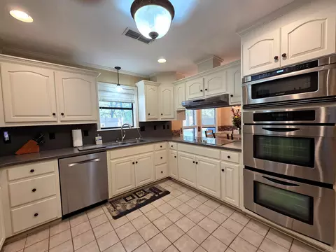Kitchen - 12 Elmwood Cir, Pine Bluff, AR 71603 photo 3 of 5