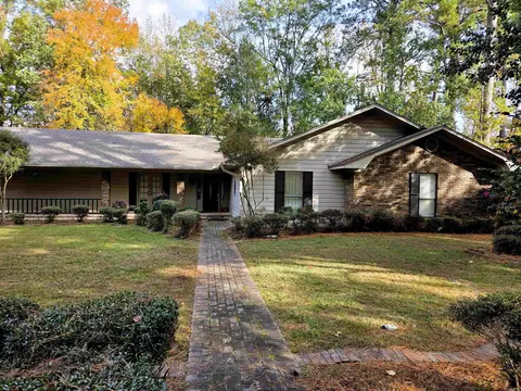 12 Elmwood Cir, Pine Bluff, AR 71603