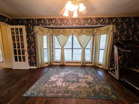 Living - 12 Elmwood Cir, Pine Bluff, AR 71603 photo 6 of 6