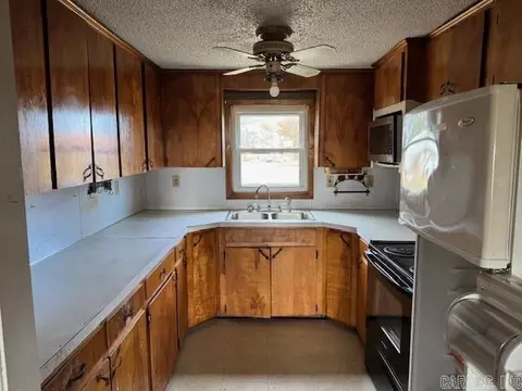 Kitchen - 2260 Bigger Reyno Rd, Biggers, AR 72413 photo 1 of 2