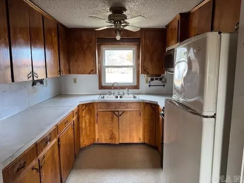 Kitchen - 2260 Bigger Reyno Rd, Biggers, AR 72413 photo 2 of 2
