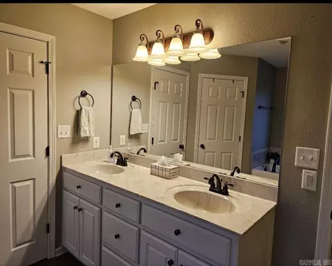 Bath - 709 Mango Loop, Austin, AR 72007 photo 1 of 2