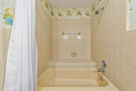 Bath - 115 Heritage Pl, De Queen, AR 71832 photo 5 of 5