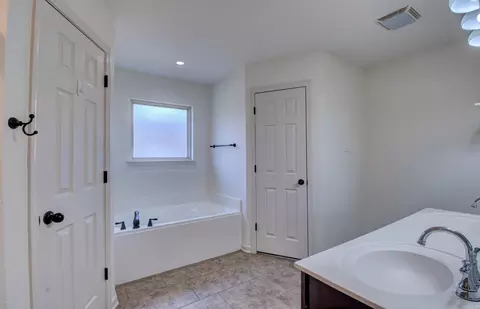 Bath - 83 Earnhardt Cir, Cabot, AR 72023 photo 3 of 4