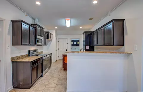 Kitchen - 83 Earnhardt Cir, Cabot, AR 72023 photo 1 of 4