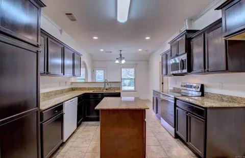 Kitchen - 83 Earnhardt Cir, Cabot, AR 72023 photo 3 of 4