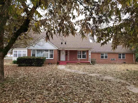 681 S Garfield St, Piggott, AR 72454