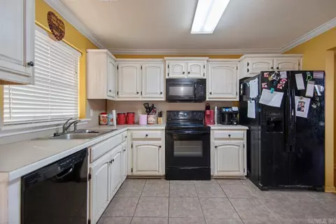 Kitchen - 2804 Falcon Ct, Benton, AR 72015 photo 2 of 2