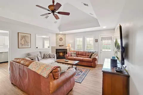 Living - 425 Cheyenne Ln, Conway, AR 72032 photo 1 of 2