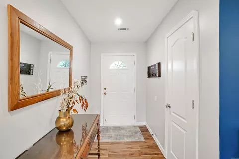 Entry Way - 425 Cheyenne Ln, Conway, AR 72032 photo 1 of 2
