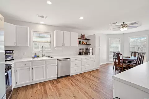 Kitchen - 425 Cheyenne Ln, Conway, AR 72032 photo 1 of 2