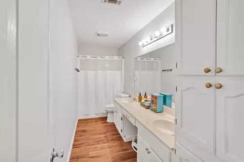 Bath - 425 Cheyenne Ln, Conway, AR 72032 photo 3 of 3