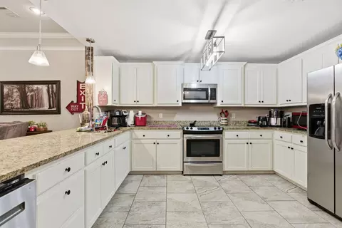 Kitchen - 417 S Shady, Benton, AR 72015 photo 3 of 4
