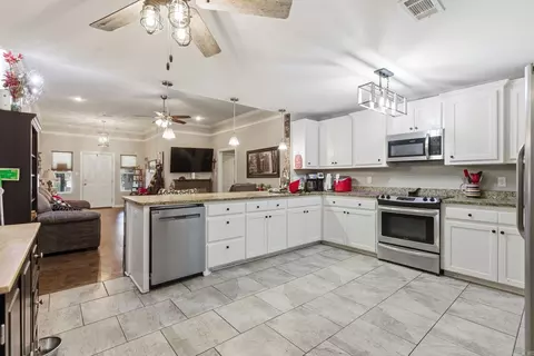 Kitchen - 417 S Shady, Benton, AR 72015 photo 2 of 4