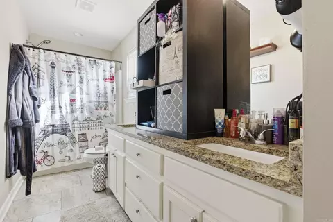Bath - 417 S Shady, Benton, AR 72015 photo 2 of 2