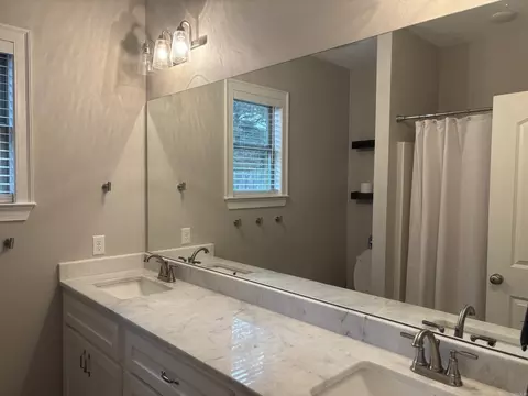 Bath - 2850 Carmichael Dr, Conway, AR 72034 photo 2 of 3