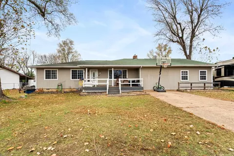 408 E Sanford St, Gassville, AR 72635
