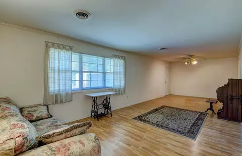 1307 Hillcrest, Conway, AR 72034 photo 7