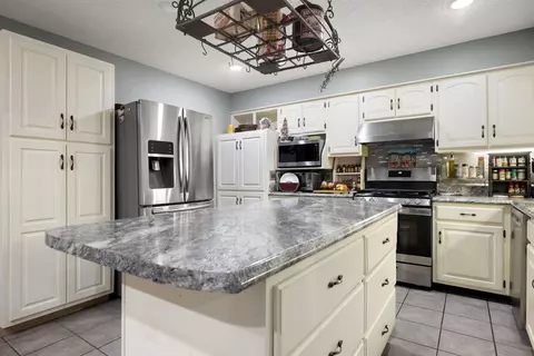 Kitchen - 45 Bluff Rd, Hardy, AR 72542 photo 2 of 4