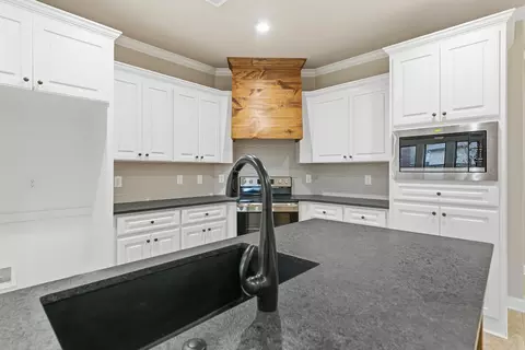 Kitchen - 220 Heather Loop, Beebe, AR 72012 photo 2 of 8