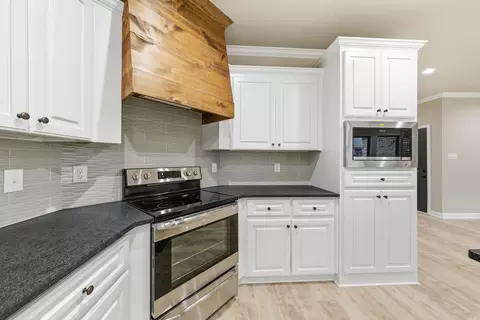 Kitchen - 220 Heather Loop, Beebe, AR 72012 photo 4 of 8