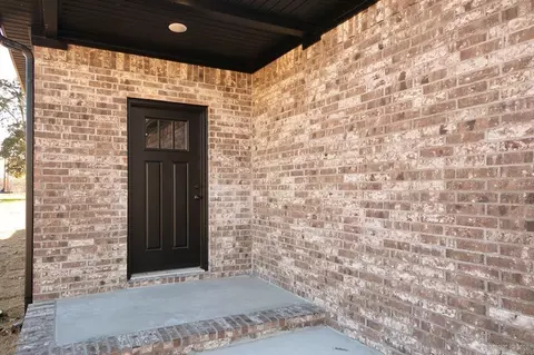 Exterior - 411 N 4th St, Cabot, AR 72023 photo 2 of 8