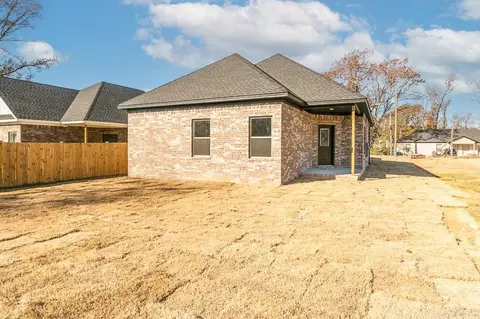 Exterior - 411 N 4th St, Cabot, AR 72023 photo 5 of 8