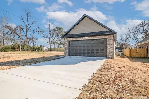 Exterior - 411 N 4th St, Cabot, AR 72023 photo 4 of 8
