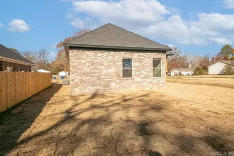 Exterior - 411 N 4th St, Cabot, AR 72023 photo 7 of 8