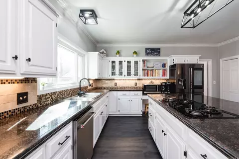 Kitchen - 7401 Rosswood, Pine Bluff, AR 71603 photo 5 of 5
