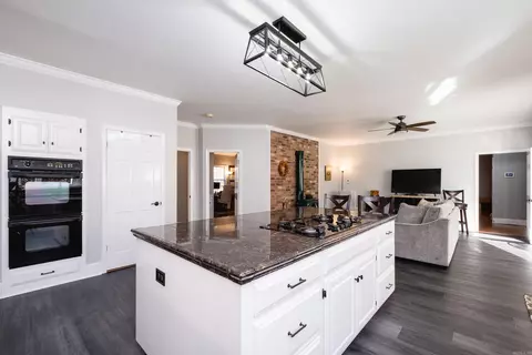 Kitchen - 7401 Rosswood, Pine Bluff, AR 71603 photo 4 of 5
