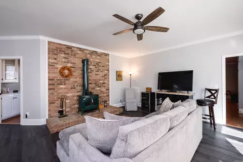 Living - 7401 Rosswood, Pine Bluff, AR 71603 photo 3 of 4