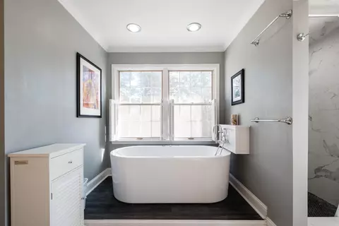Bath - 7401 Rosswood, Pine Bluff, AR 71603 photo 4 of 5