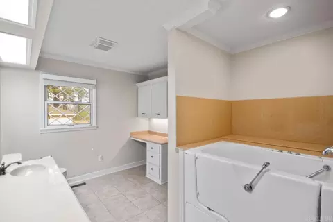 Bath - 148 Windcrest Dr, Malvern, AR 72104 photo 5 of 6