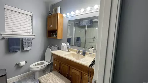 Bath - 817 Dalewood, Benton, AR 72015 photo 1 of 3
