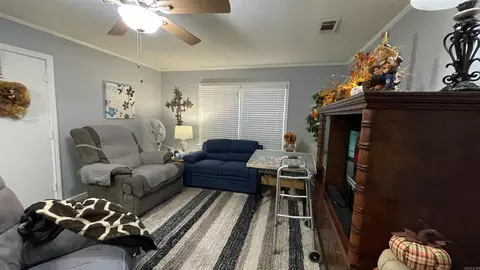 Living - 817 Dalewood, Benton, AR 72015 photo 1 of 2