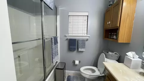Bath - 817 Dalewood, Benton, AR 72015 photo 2 of 3