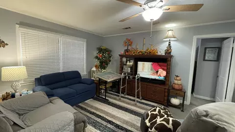Living - 817 Dalewood, Benton, AR 72015 photo 2 of 2
