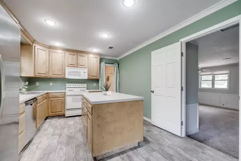 Kitchen - 19 Sycamore St, Cabot, AR 72023 photo 2 of 4
