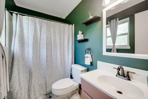 Bath - 19 Sycamore St, Cabot, AR 72023 photo 1 of 2