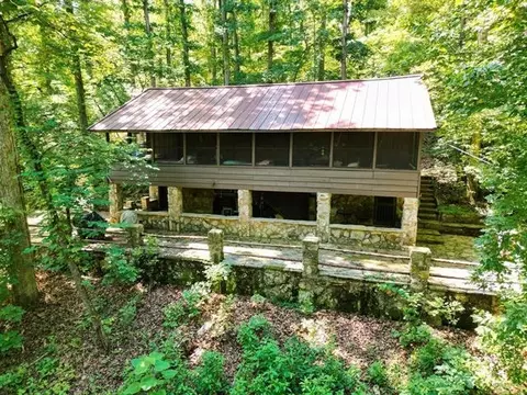 167 Wahpeton Hill Rd, Hardy, AR 72542