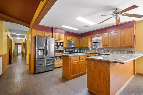 Kitchen - 226 Clovis Rd, Malvern, AR 72104 photo 1 of 3