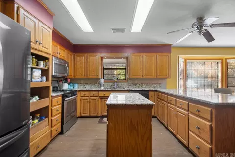 Kitchen - 226 Clovis Rd, Malvern, AR 72104 photo 2 of 3