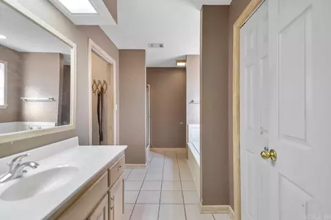 Entry Way - 226 Clovis Rd, Malvern, AR 72104 photo 2 of 2